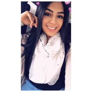 Meet your Posher, Valeria